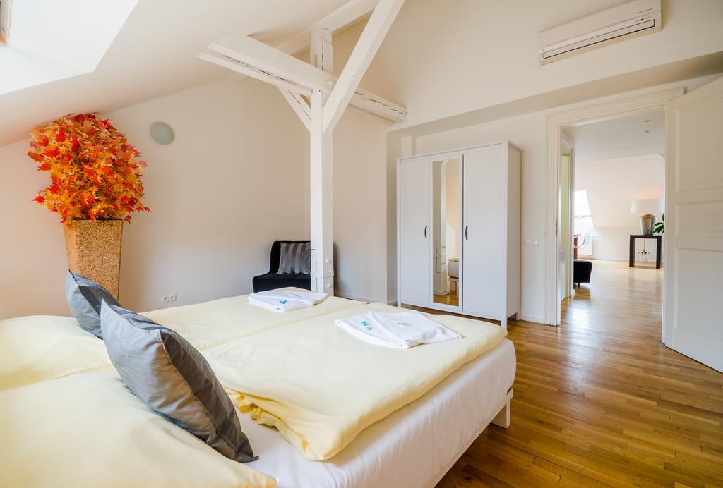 Historic Centre Apartments I Prag Rum bild